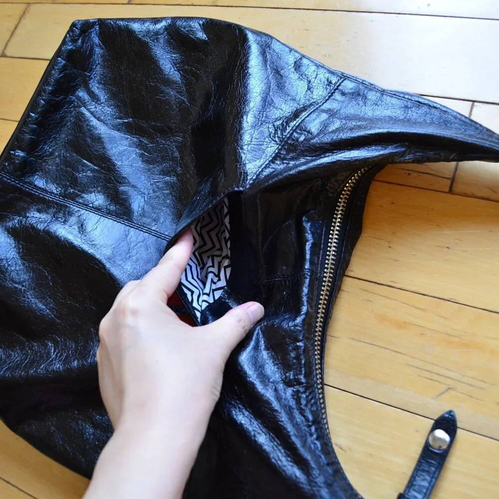 Hobo International Womens Black Shiny Shoulder Purse The Original - Picture 12 of 16